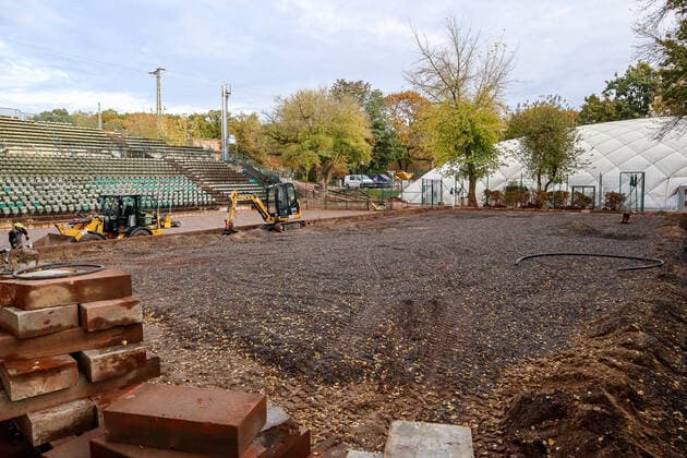 Conversion to lawn, KW 41, B Court and Platz 1, LTTC Rot Weiß , Berlin, 10 10 2019,
