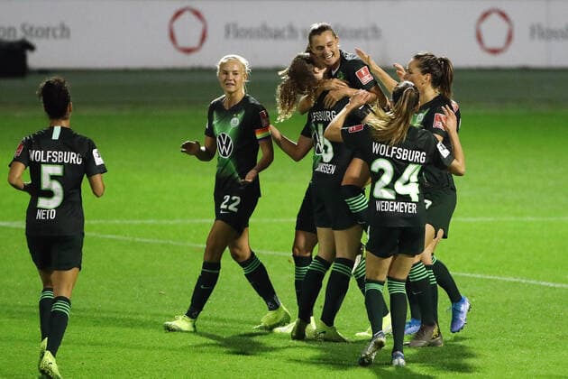 Sport 1 FC Cologne vs. VFL Wolfsburg Football 1 Bundesliga Women Franz Kremer Stadium Jubilation after the goal to 0 2 VFL Wolfsburg 11 10 2019