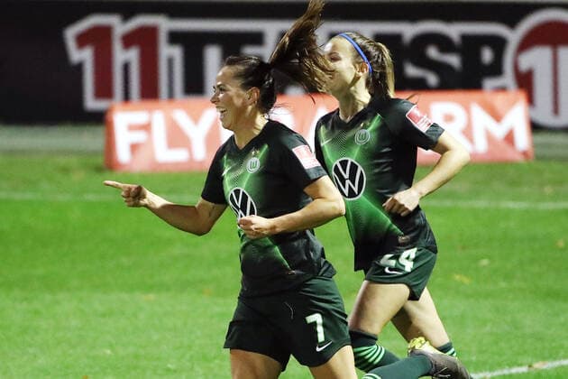 Sport 1 FC Köln vs. VFL Wolfsburg Football 1 Bundesliga Womens Franz Kremer Stadium Jubilation for goal scorer to 0 1 Sara Björk Gunnarsdottir left, VFL Wolfsburg 11 10 2019