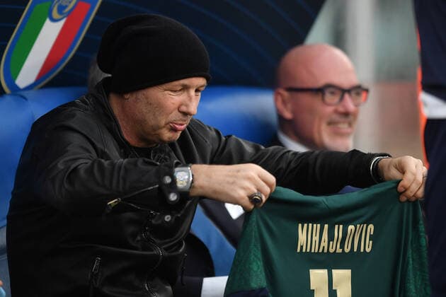 Fußball, Nationalteam Italien Training Sinisa Mihajlovic coach of Bologna FC receives as a gift a shirt of italian national team, Nationalteam with his name and the number 11 Roma 11-10-2019 Stadio Olimpico European Qualifiers Qualifying round Italy - Greece day -1 training Photo Andrea Staccioli Insidefoto andreaxstaccioli