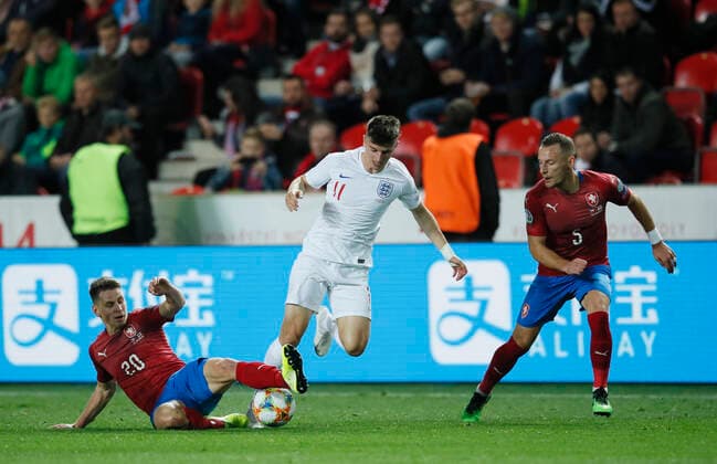 Mason Mount of England tackled by Lukas Masopust of Czech Republic during the UEFA EURO, EM, Europameisterschaft,Fussball 2020 Qualifying match at the Sinobo Stadium, Prague. Picture date: 11th October 2019. Picture credit should read: David Klein Sportimage EDITORIAL USE ONLY. No use with unauthorised audio, video, data, fixture lists, club league logos or live services. Online in-match use limited to 120 images, no video emulation. No use in betting, games or single club league player publications. SPI-0252-0069