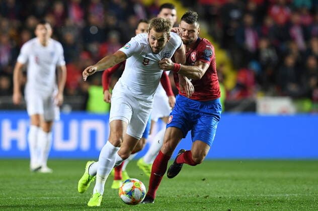 Harry Kane of England, left, and Ondrej Celustka of Czech Republic in action during the Euro 2020 group A qualifying soccer match between Czech Republic and England at the Sinobo stadium in Prague, Czech Republic, October 11, 2019. (CTKxPhoto MichalxKamaryt) CTKPhotoP201910111147201  KMT_5550