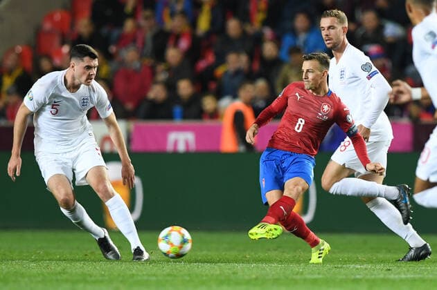 (L-R) Michael Keane of England, Vladimir Darida od Czech Republic and Jordan Henderson of England in action during the Euro 2020 group A qualifying soccer match between Czech Republic and England at the Sinobo stadium in Prague, Czech Republic, October 11, 2019. (CTKxPhoto MichalxKamaryt) CTKPhotoP201910111146501  KMT_5516-1