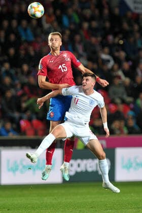 October 11, 2019, Prague, Czech Republic: TOMAS SOUCEK of Czech Republic (L) in heads duel with MASON MOUNT of England (R) during the UEFA EURO, EM, Europameisterschaft,Fussball 2020 qualifier soccer match between Czech Republic and England at Sinobo Stadium in Prague, on October 11, 2019. Soccer 2019: Czech Republic v England, EURO 2020 qualification - ZUMAr156 20191011_zap_r156_001 Copyright: xSlavekxRutax