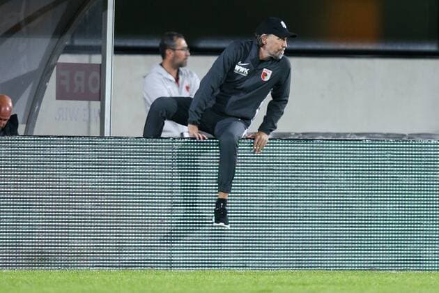 Chief Coach Martin Schmidt FC Augsburg climbs over the gang, SC Austria Lustenau vs. FC Augsburg, soccer, test match, 11 10 2019 Lustenau Austria Austria Oesterreich Copyright: xkolbert-press ChristianxKolbertx