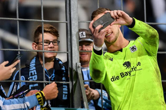 Marco Hiller Goalkeeper, TSV 1860 Munich, 1 makes Selfies with the fans, 11 10 2019, Munich Germany , Football, BFV Verbandspokal, Viertellfinale, TSV 1860 Munich SpVgg Unterhaching xslx