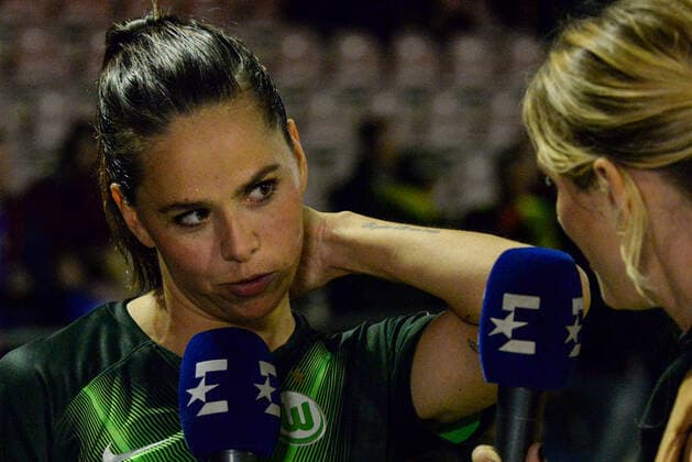 Sara Björk Gunnarsdottir Wolfsburg, 7 at interview, TV, television, microphone, 11 10 2019, Cologne Germany , football, Flyeralarm Frauen Bundesliga, 1 FC Köln VfL Wolfsburg, DFB DFL REGULATIONS PROHIBIT ANY USE OF PHOTOGRAPHS AS IMAGE SEQUENCES AND OR QUASI VIDEO xmhx