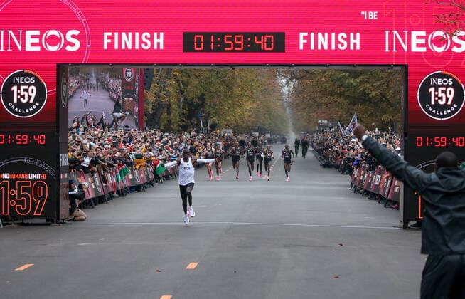 Bilder des Jahres 2019, Sport 10 Oktober Sport Themen der Woche KW41 Sport Bilder des Tages RUNNING - Ineos 1:59 Challenge VIENNA,AUSTRIA,12.OCT.19 - RUNNING, MARATHON - Ineos 1:59 Challenge. Image shows the rejoicing of Eliud Kipchoge (KEN). GEPAxpictures xMarioxKneisl