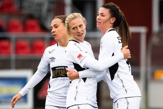 191012 Gothenburgs Julia Zigiotti Olme, Rebecka Blomqvist and Pauline Hammarlund cheer after the football match in Damallsvenskan between Pitea and Kopparbergs Gothenburg on October 12, 2019 in Pitea,  Copyright: SIMONxELIASSON BB191012BB281