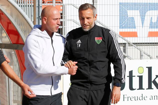 Football 15 matchday of the Regionalliga Bayern in the Hans Walter Wild Stadium in Bayreuth Season 2019 2020 SpVgg Bayreuth against 1 FC Schweinfurt 05 SpVgg Upper Franconia Bayreuth Coach Timo Rost left 1 FC Schweinfurt Trainer Timo Wenzel right