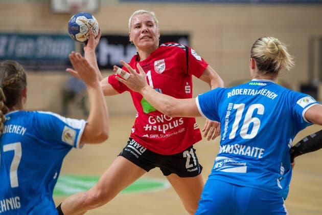 Sophie Lütke SV Union Halle is against Brigita Ivanauskaite Rödertal by SV Union Halle Neustadt Wildcats vs HC Rödertal e V the Rödertalbees HCR Handball 2 Bundesliga Saison 2019 2020 Copyright xVIADATAx xHolgerxJohnx Halle Saale Sachsen Anhalt Germany