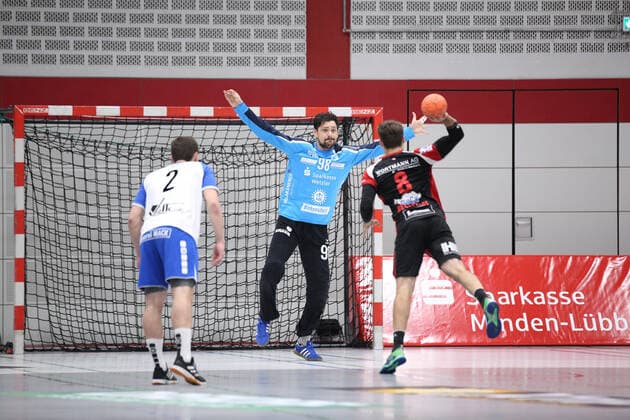 v l Merlin Fuss TV 05 07 Huettenberg 2 , Nikolai Weber TV 05 07 Huettenberg 98 , Jens Bechtloff TuS N Luebbecke 8 GER, Handball, 2 Bundesliga, TuS N Luebbecke against TV 05 07 Huettenberg, 12 10 2019 Luebbecke Copyright: xEIBNER JanxStrohdiekx EP_JSK