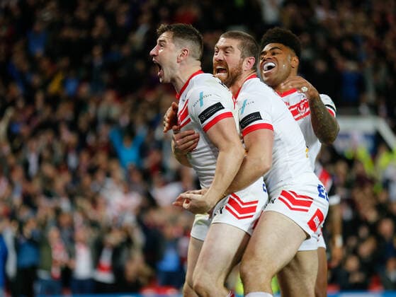 Bilder des Jahres 2019, Sport 10 Oktober Sport Themen der Woche KW41 Sport Bilder des Tages St Helens v Salford Red Devils Betfred Super League Mark Percival (L) of St Helens celebrates scoring the try with team mate Kyle Amor (C) and Kevin Naiqama (R) against Salford Red Devils during the Betfred Super League Grand Final at Old Trafford, Manchester Content Not Available For UK Newspapers Copyright: xStephenxGauntx FIL-13744-0028