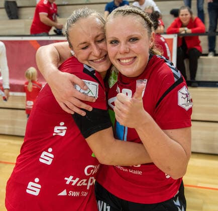 Jubilee of Danique Boonkamp SV Union Halle and Lea Gruber SV Union Halle SV Union Halle Neustadt Wildcats vs HC Rödertal e V die Rödertalbienen HCR Handball 2 Bundesliga Saison 2019 2020 Copyright xVIADATAx xHolgerxJohnx Halle Saale Sachsen Anhalt Germany
