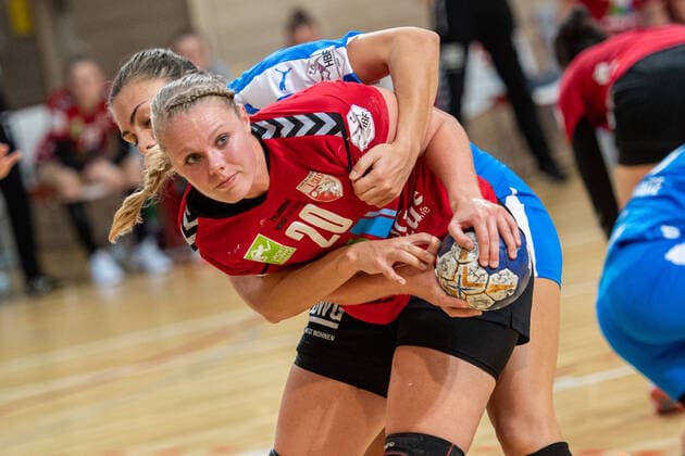 Danique Boonkamp SV Union Halle vs. Tammy Kreibich Rödertal SV Union Halle Neustadt Wildcats vs. HC Rödertal e V the Rödertalbees HCR Handball 2 Bundesliga Season 2019 2020 Copyright xVIADATAx xHolgerxJohnx Halle Saale Sachsen Anhalt Germany