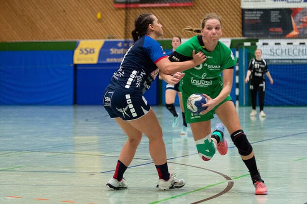 v li Carolin Tuc SG H2Ku Herrenberg Kuties 07 , Diana Sabljak SG 09 Kirchhof 15 , SG H2Ku Herrenberg vs SG 09 Kirchhof, Handball, 2 Bundesliga, Women, HBF, Season 19 20, GER, 12 10 2019, SG H2Ku Herrenberg vs SG 09 Kirchhof, Handball, 2 Bundesliga, Women, HBF, Season 19 20, GER, 12 10 2019 Herrenberg Copyright: xEIBNER WolfgangxFrankx EP_WFK