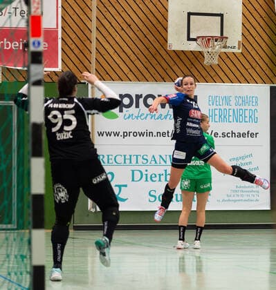 Nela Zuzic SG 09 Kirchhof 95 , Szimonetta Toepelet Gera SG H2Ku Herrenberg Kuties 15 , SG H2Ku Herrenberg vs SG 09 Kirchhof, Handball, 2 Bundesliga, Women, HBF, Season 19 20, GER, 12 10 2019, SG H2Ku Herrenberg vs SG 09 Kirchhof, Handball, 2 Bundesliga, Women, HBF, Season 19 20, GER, 12 10 2019 Herrenberg Copyright: xEIBNER WolfgangxFrankx EP_WFK