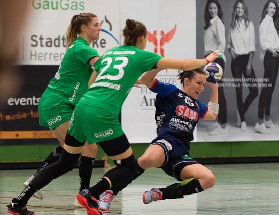 Greta Kavaliauskaite SG 09 Kirchhof 23 , Szimonetta Toepelet Gera SG H2Ku Herrenberg Kuties 15 , SG H2Ku Herrenberg vs SG 09 Kirchhof, Handball, 2 Bundesliga, Women, HBF, Season 19 20, GER, 12 10 2019, SG H2Ku Herrenberg vs SG 09 Kirchhof, Handball, 2 Bundesliga, Women, HBF, Season 19 20, GER, 12 10 2019 Herrenberg, 2 Bundesliga, Women, HBF, Season 19 20, GER, 12 10 2019 Copyright: xEIBNER WolfgangxFrankx EP_WFK