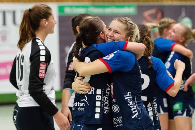 v left Lea Neubrander SG H2Ku Herrenberg Kuties 18 , Anika Bissel SG H2Ku Herrenberg Kuties 03 , SG H2Ku Herrenberg vs SG 09 Kirchhof, Handball, 2 Bundesliga, Women, HBF, Season 19 20, GER, 12 10 2019, SG H2Ku Herrenberg vs SG 09 Kirchhof, Handball, 2 Bundesliga, Women, HBF, Season 19 20, GER, 12 10 2019 Herrenberg Copyright: xEIBNER WolfgangxFrankx EP_WFK