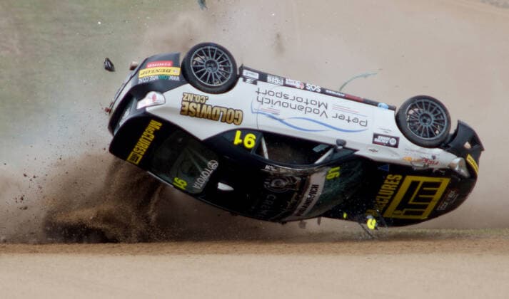 Bilder des Jahres 2019, Sport 10 Oktober Sport Themen der Woche KW41 Sport Bilder des Tages BATHURST 1000, Peter Vodanovich in the Peter Vodanovich Motorsport Toyota crashes during Toyota 86 Series practice during the 2019 Bathurst 1000 at the Mount Panorama Circuit in Bathurst, NSW, Saturday, October 12, 2019. ( NO ARCHIVING, EDITORIAL USE ONLY, NO USE IN BOOKS WITHOUT CONSENT BATHURST NSW AUSTRALIA  Copyright: xRODxMCGILLIVRAYx 20191013001426230174