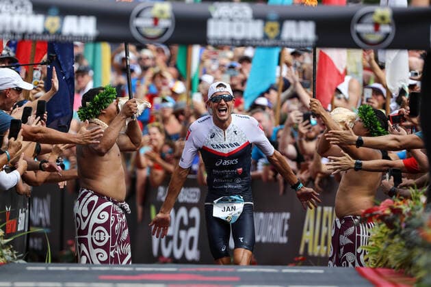 Bilder des Jahres 2019, Sport 10 Oktober Sport Themen der Woche KW41 Sport Bilder des Tages Jan Frodeno (GER) celebrates as he crosses the finish line to win the Hawaii Ironman triathlon race, Saturday 12 October 2019, in Kailua, Kona, Hawaii, USA. DAVIDxPINTENS  x05685705x