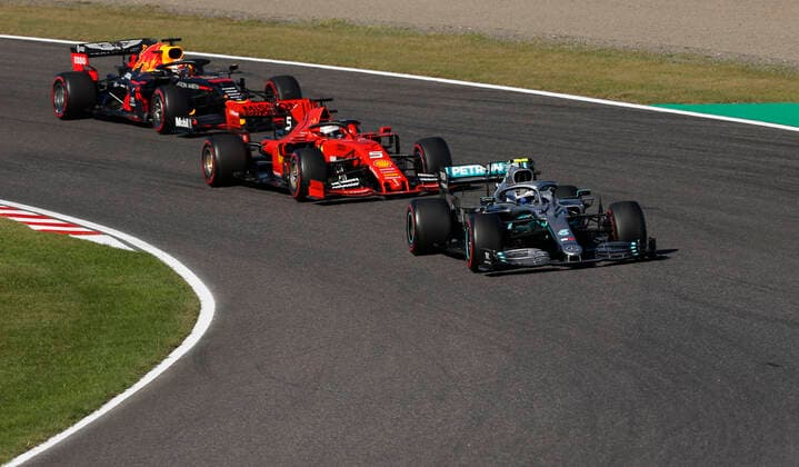 Motorsports: FIA Formula One World Championship, WM, Weltmeisterschaft 2019, Grand Prix of Japan, Start, 77 Valtteri Bottas (FIN, Mercedes AMG Petronas Motorsport), 5 Sebastian Vettel (GER, Scuderia Ferrari Mission Winnow), 33 Max Verstappen (NLD, Aston Martin Red Bull Racing), Suzuka Japan