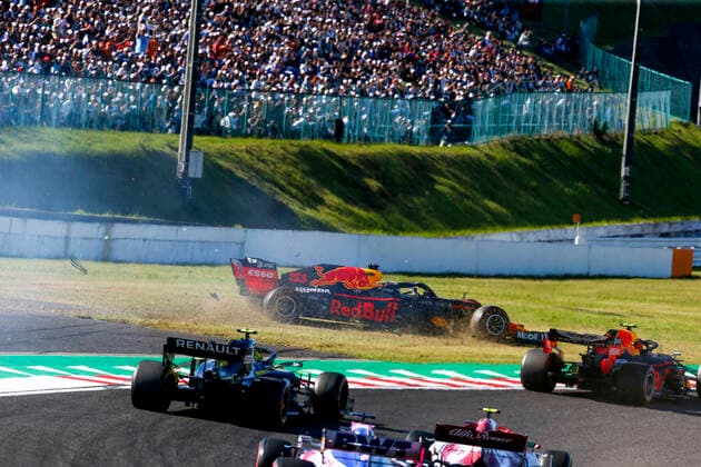 Motorsports: FIA Formula One World Championship, WM, Weltmeisterschaft 2019, Grand Prix of Japan, Start, Crash between 33 Max Verstappen (NLD, Aston Martin Red Bull Racing) and 16 Charles Leclerc (MCO, Scuderia Ferrari Mission Winnow), Suzuka Japan