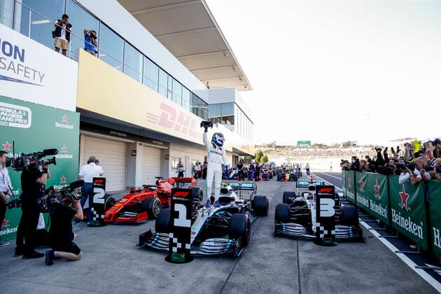 Motorsports: FIA Formula One World Championship, WM, Weltmeisterschaft 2019, Grand Prix of Japan, 5 Sebastian Vettel (GER, Scuderia Ferrari Mission Winnow), 77 Valtteri Bottas (FIN, Mercedes AMG Petronas Motorsport), 44 Lewis Hamilton (GBR, Mercedes AMG Petronas Motorsport), Suzuka Japan