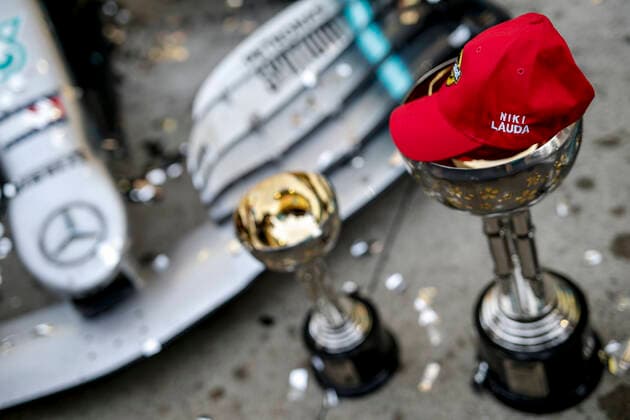 Sport Bilder des Tages Motorsports: FIA Formula One World Championship, WM, Weltmeisterschaft 2019, Grand Prix of Japan, Mercedes AMG Petronas Motorsport Team celebrates the win of Constructors Championship 2019, Winners Trophy, Pokal Suzuka Japan