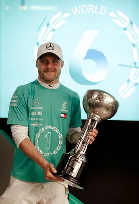 Motorsports: FIA Formula One World Championship, WM, Weltmeisterschaft 2019, Grand Prix of Japan, Mercedes AMG Petronas Motorsport Team celebrates the win of Constructors Championship 2019, 77 Valtteri Bottas (FIN, Mercedes AMG Petronas Motorsport), Suzuka Japan