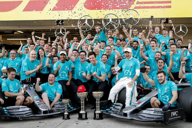 Motorsports: FIA Formula One World Championship, WM, Weltmeisterschaft 2019, Grand Prix of Japan, Mercedes AMG Petronas Motorsport Team celebrates the win of Constructors Championship 2019, 44 Lewis Hamilton (GBR, Mercedes AMG Petronas Motorsport), Toto Wolff (AUT, Mercedes AMG Petronas Motorsport), 77 Valtteri Bottas (FIN, Mercedes AMG Petronas Motorsport), Suzuka Japan