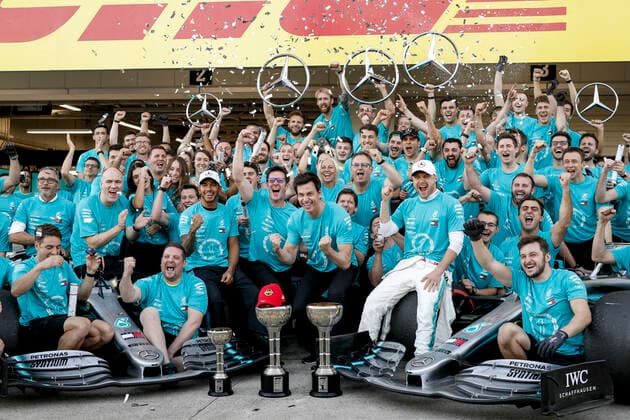 Motorsports: FIA Formula One World Championship, WM, Weltmeisterschaft 2019, Grand Prix of Japan, Mercedes AMG Petronas Motorsport Team celebrates the win of Constructors Championship 2019, 44 Lewis Hamilton (GBR, Mercedes AMG Petronas Motorsport), Toto Wolff (AUT, Mercedes AMG Petronas Motorsport), 77 Valtteri Bottas (FIN, Mercedes AMG Petronas Motorsport), Suzuka Japan