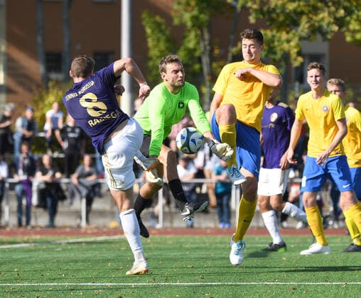Soccer, Men, Season 2019 2020, Berliner AOK Landespokal 3 Round , SFC Stern 1900 Tennis Borussia, v l Vincent Rabiega TeBe, Tennis Borussia , Goalkeeper Clemens Burkhardt, Luis Driemel both Stern , 13 10 2019, Copyright: xMatthiasxKochx