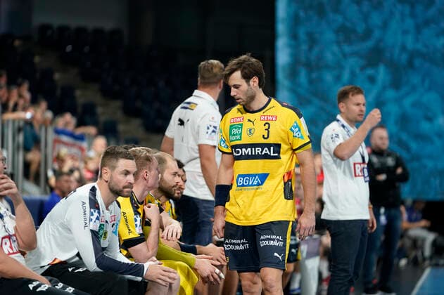 13 10 2019 Handball, 1 Bundesliga HC Erlangen Rhein Neckar Loewen 9 Matchday, Season 2019 20 Handball, 1 Bundesliga HC Erlangen Rhein Neckar Loewen, 9 Matchday on 13 10 2019, Season 2019 20 Photo Schumacher Uwe Gensheimer Captain of the team Time penalty Copyright: HMBxMedia BorisxSchumacher