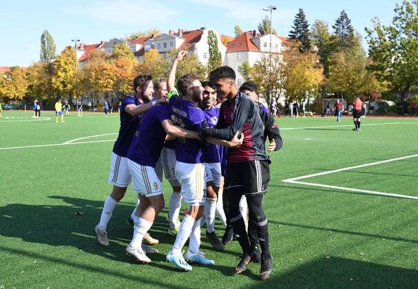 Football, Men, Season 2019 2020, Berliner AOK Landespokal 3 Round , SFC Stern 1900 Tennis Borussia 2 2 n V, 6 7 n E , TeBe celebrates victory in penalty shootout, v l Vincent Rabiega TeBe, Tennis Borussia , Marko Perkovic TeBe, Tennis Borussia , Nico Matt TeBe, Tennis Borussia , Goalkeeper Ertugrul Aktas TeBe, Tennis Borussia , 13 10 2019, Copyright: xMatthiasxKochx