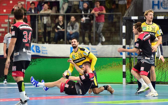 13 10 2019 Handball 1 Bundesliga DKB HBL Season 2019 2020 09 Matchday HC Erlangen Metropolregion Nürnberg HCE Rhein Neckar Löwen OGo Quentin Minel 34, HC Erlangen HCE Ilija Abutovic 20, Rhein Neckar Löwen Sime Ivic 19, HC Erlangen HCE Johannes Sellin 5, HC Erlangen HCE Jesper Nielsen 36, Rhein Neckar Löwen