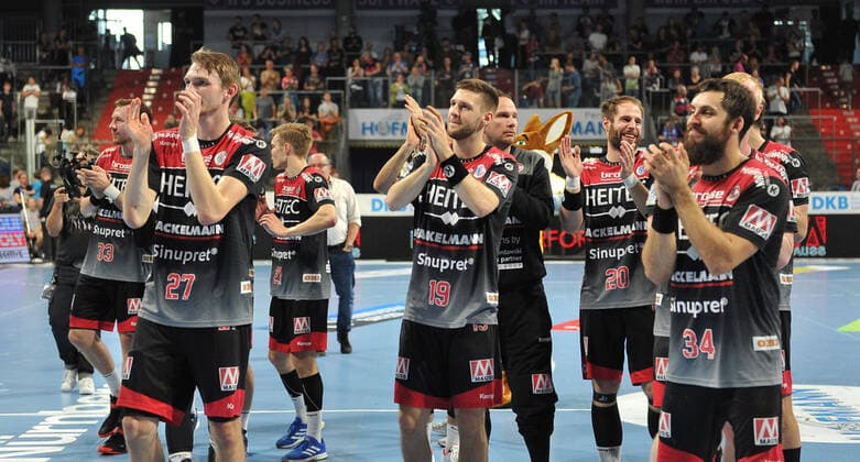 13 10 2019 Handball 1 Bundesliga DKB HBL Season 2019 2020 09 Matchday HC Erlangen Metropolregion Nürnberg HCE Rhein Neckar Löwen OGo Team Jubel Freude nach Spielende Antonio Metzner 27, HC Erlangen HCE Sime Ivic 19, HC Erlangen HCE Nico Büdel 20, HC Erlangen Quentin Minel 34, HC Erlangen HCE