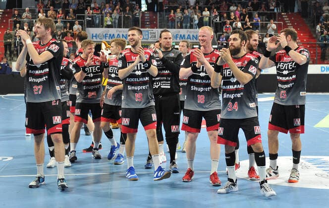 13 10 2019 Handball 1 Bundesliga DKB HBL Season 2019 2020 09 Matchday HC Erlangen Metropolregion Nürnberg HCE Rhein Neckar Löwen OGo Team Team Jubel Freude nach Spielende Antonio Metzner 27, HC Erlangen HCE Jan Schäffer 25, HC Erlangen HCE Christopher Bissel 21, HC Erlangen HCE Sime Ivic 19, HC Erlangen HCE Sebastian Firnhaber 18, HC Erlangen HCE Quentin Minel 34, HC Erlangen HCE Michael Haaß Haass 13, HC Erlangen HCE