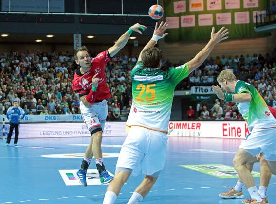 13 10 2019, xovx, Handball HBL, HSG Wetzlar MT Melsungen emspor, v l Kai Haefner MT Melsungen , Olle Forsell Schefvert HSG Wetzlar , Anton Lindskog HSG Wetzlar DFL DFB REGULATIONS PROHIBIT ANY USE OF PHOTOGRAPHS as IMAGE SEQUENCES and or QUASI VIDEO Wetzlar