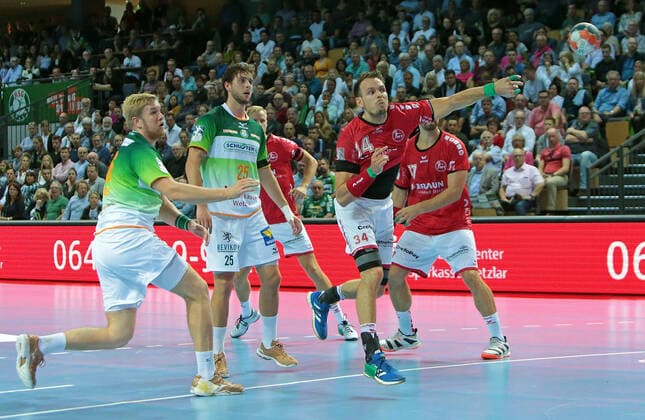 13 10 2019, xovx, Handball HBL, HSG Wetzlar MT Melsungen emspor, v l Stefan Cavor HSG Wetzlar , Olle Forsell Schefvert HSG Wetzlar , Julius Kuehn MT Melsungen , Kai Haefner MT Melsungen , Felix Danner MT Melsungen , Aktion DFL DFB REGULATIONS PROHIBIT ANY USE OF PHOTOGRAPHS as IMAGE SEQUENCES and or QUASI VIDEO Wetzlar