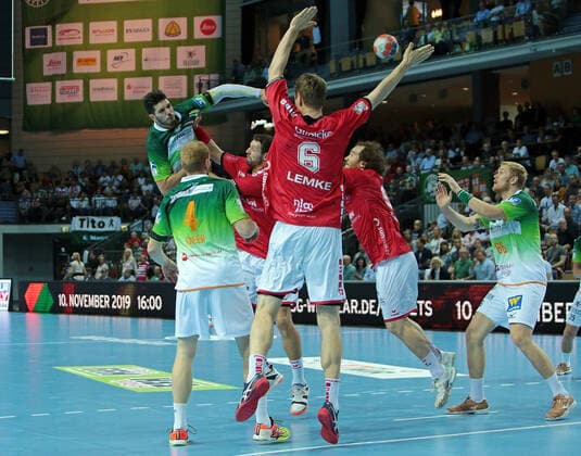 13 10 2019, xovx, Handball HBL, HSG Wetzlar MT Melsungen emspor, v l Stefan Cavor HSG Wetzlar , Stefan Kneer HSG Wetzlar , Felix Danner MT Melsungen , Finn Lemke MT Melsungen , Timm Schneider MT Melsungen , Anton Lindskog HSG Wetzlar , Aktion DFL DFB REGULATIONS PROHIBIT ANY USE OF PHOTOGRAPHS as IMAGE SEQUENCES and or QUASI VIDEO WetzlarAPHS SEQUENCES and or QUASI VIDEO