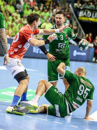 13 10 2019, Handball, 1 Bundesliga, 9 Spieltag, Foxes Berlin Bergischer HC, Max Schmeling Hall Berlins Fabian Wiede M stops in front of Paul Drux lying on the ground r Handball 1 Bundesliga Foxes Berlin Bergischer HC