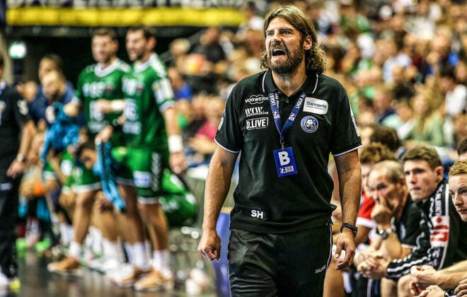 13 10 2019, Handball, 1 Bundesliga, 9 Spieltag, Foxes Berlin Bergischer HC, Max Schmeling Halle Coach Sebastian Hinze from Bergischer HC screams something to his team Handball 1 Bundesliga Foxes Berlin Bergischer HC