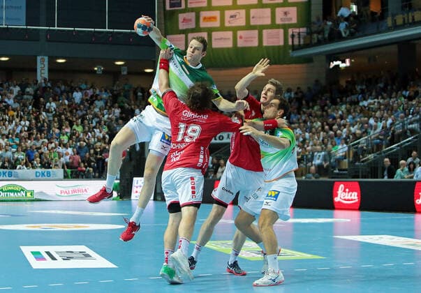 13 10 2019, xovx, Handball HBL, HSG Wetzlar MT Melsungen emspor, v l Lenny Rubin HSG Wetzlar , Timm Schneider MT Melsungen , Finn Lemke MT Melsungen , Nils Torbruegge HSG Wetzlar , Aktion DFL DFB REGULATIONS PROHIBIT ANY USE OF PHOTOGRAPHS as IMAGE SEQUENCES and or QUASI VIDEO Wetzlar
