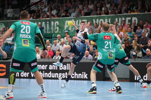 Goeran Soegard Johannessen SG Flensburg Handewitt 23 v l Miljan Pusica TSV GWD Minden 20 , Magnus Gullerud TSV GWD Minden 21 , Christoffer Rambo TSV GWD Minden 9 GER, Handball, 1 Bundesliga, TSV GWD Minden v SG Flensburg Handewitt, 13 10 2019 Minden Copyright: xEIBNER JanxStrohdiekx EP_JSK