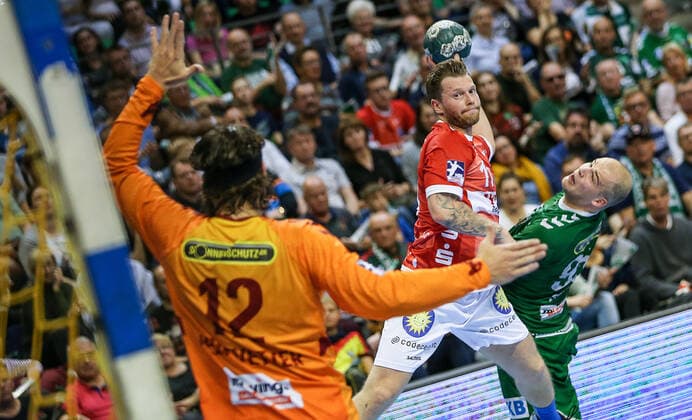 13 10 2019, Handball, 1 Bundesliga, 9 Matchday, Foxes Berlin Bergischer HC, Max Schmeling Halle Arnor Gunnarsson of Bergischer HC M throws at the goal of Berlins Silvio Heinevetter l Handball 1 Bundesliga Foxes Berlin Bergischer HC