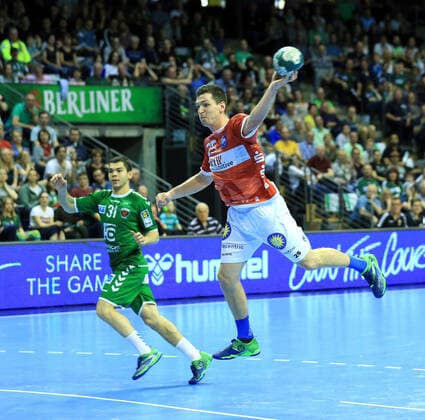 GER, DHB, 1 HBL, FUECHSE BERLIN VS Bergischer HC 13 10 2019, Max Schmeling Halle, Berlin, GER, DHB, 1 HBL, FUECHSE BERLIN VS Bergischer HC, DHB regulations prohibit any use of photographs as image sequences and or quasi video in picture Tim Matthes Fuechse Berlin 31 , Ragnar Johannsson Bergischer HC 25 nordphotox xEngler nph00076