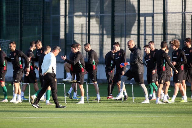 Bulgaria Training Bulgaria Manager Krasimir Balakov and the Bulgaria players during opening training at Boyana National Football Center, Sofia Content Not Available For UK Newspapers Copyright: xPaulxChestertonx FIL-13747-0016