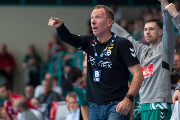 Minden, Germany 13 10 2019 1 Handball Bundesliga 2019 2020 GWD Minden vs SG Flensburg Handewitt Frank Carstens Trainer Minden Minden North Rhine-Westphalia Germany Kampa Halle