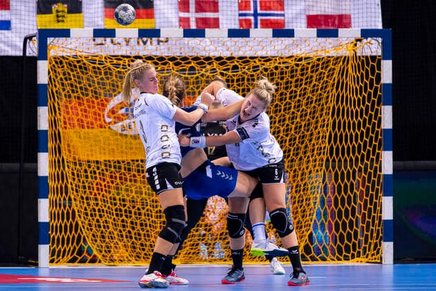 Ludwigsburg, Germany 13 October 2019 CL 19 20 SG BBM Bietigheim vs Buducnost v left in the duel Maura Visser Bietigheim and Maren Nyland Aardahl Bietigheim Ludwigsburg MHP Arena Baden Württemberg Germany